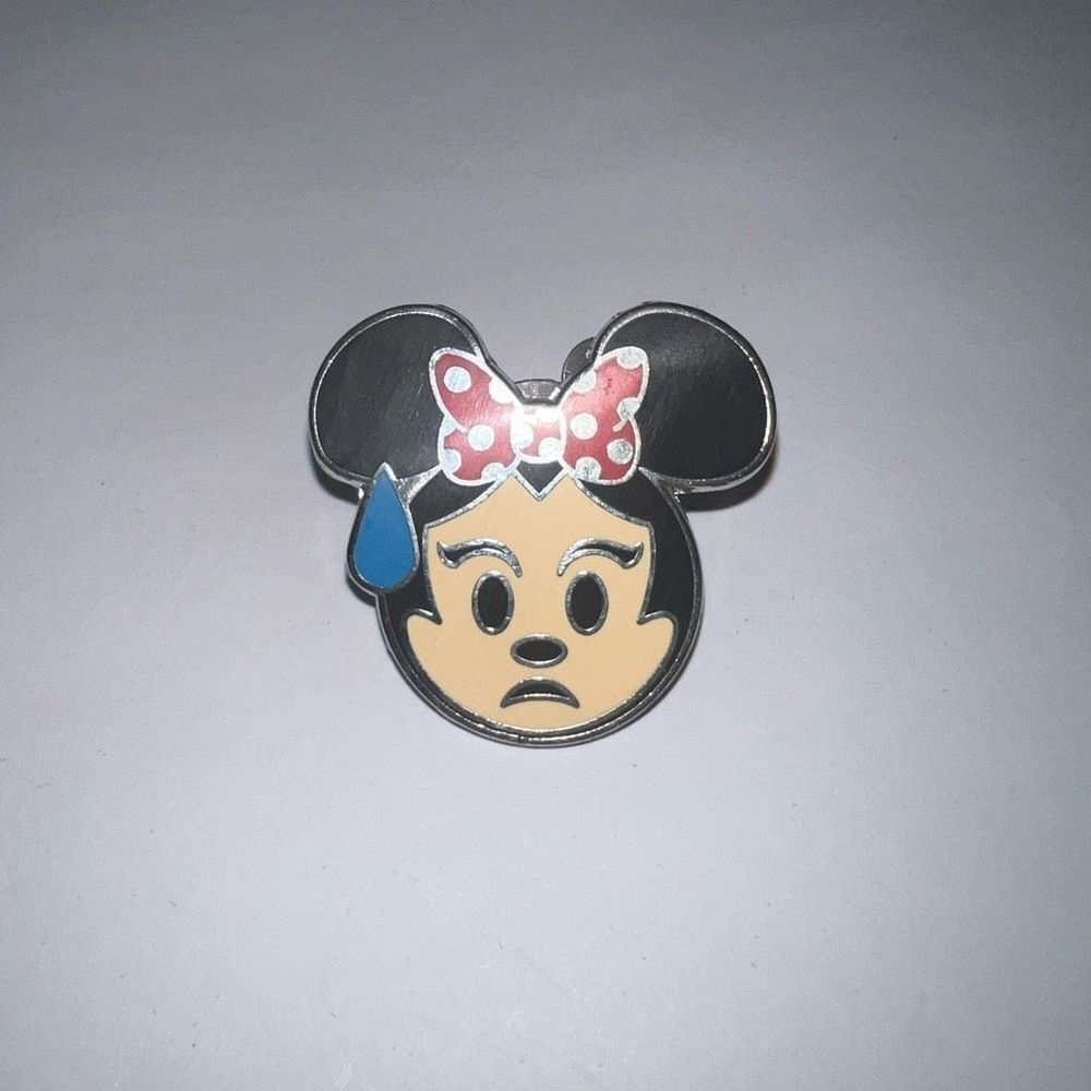 2017 Disney MINNIE MOUSE Emoticon "Fretting" Disney Trading Pin w Mouse Ears Bac